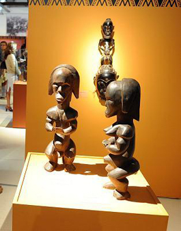 Parte da exposição mostra duas esculturas